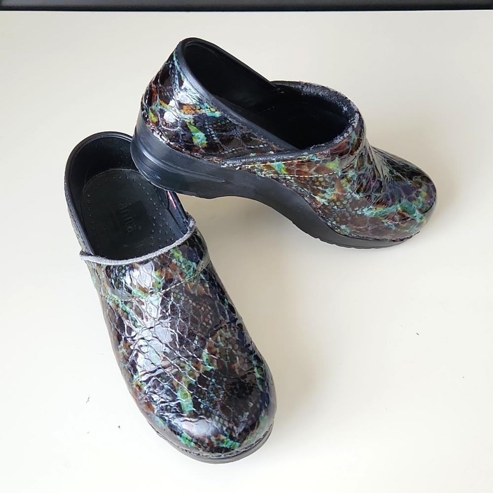 Sanita Danish Clogs Green Alligator Print Size 39 (US size 8.5)